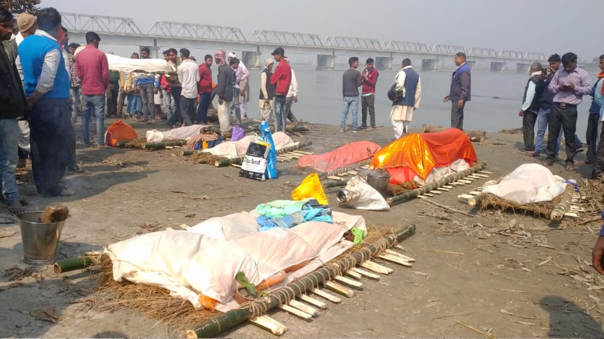 10 pyre lit together in Kushinagar well collapse