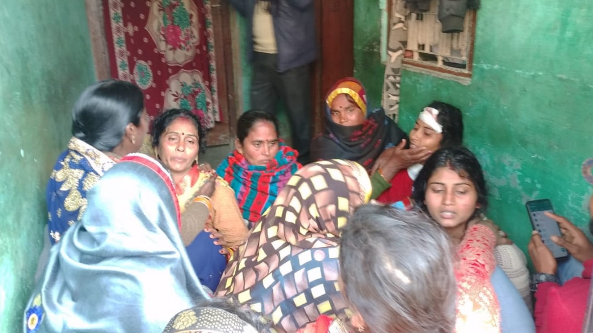 10 pyre lit together in Kushinagar well collapse