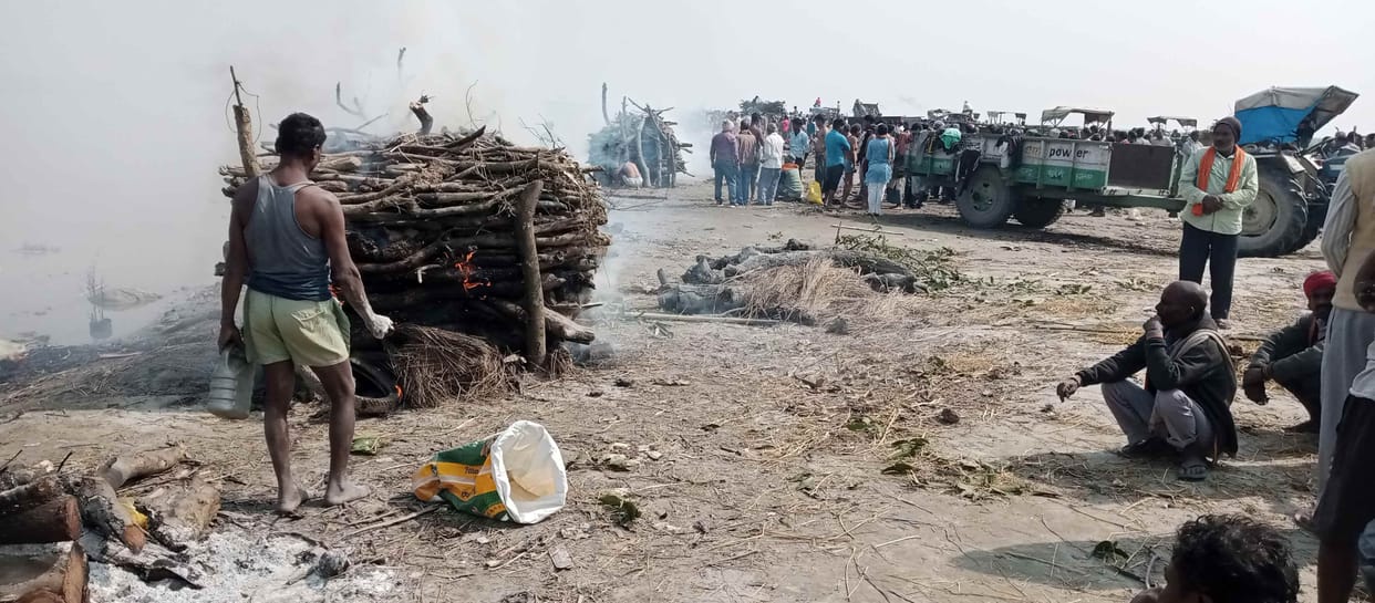 Ten bodies burnt together on eight pyres