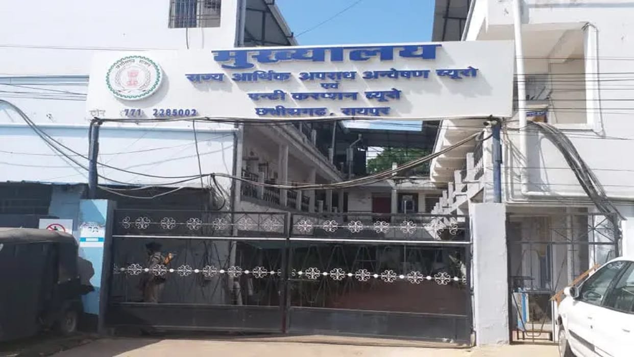 cop aide held for accepting rs 50000 bribe from pvt bus operator