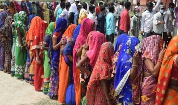 many people injured in violence in Odisha Panchayat elections and journalists were also attacked