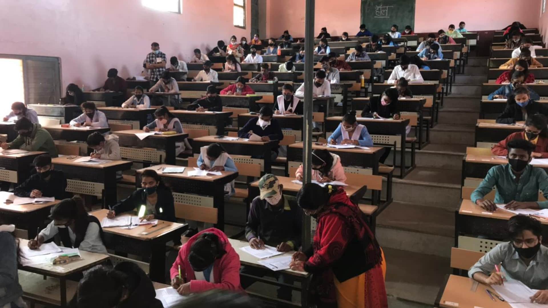 Madhya Pradesh: Examination started, teachers were placed under house arrest in Bhind, examination held under Corona guidelines in Chhatarpur