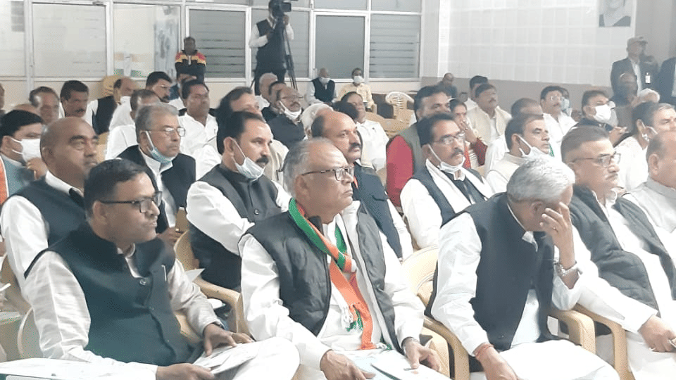 Madhya Pradesh Congress Committee meeting: Kamal Nath's ultimatum to district Congress presidents - appoint members in Mandalam sectors till 25, otherwise resign on 26