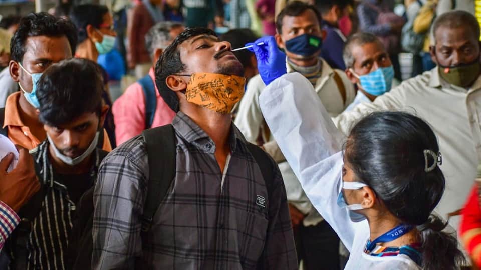 Negative report in Corona test uploaded positive on portal in gorakhpur