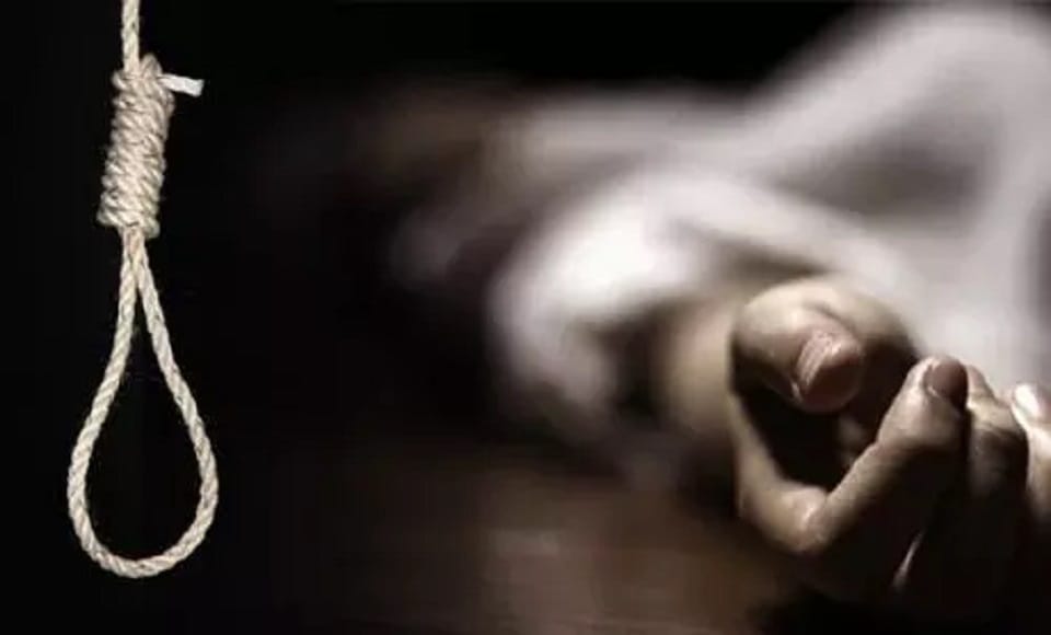 couple suicide in Chhattisgarh husband hanged himself after wife committed Suicide