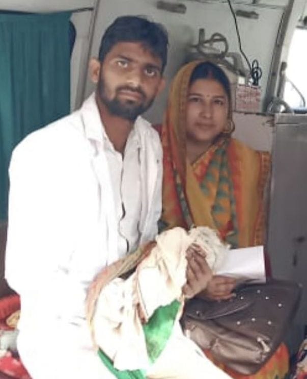Kanpur Dehat : Delivery in ambulance, mother child admitted to CHC