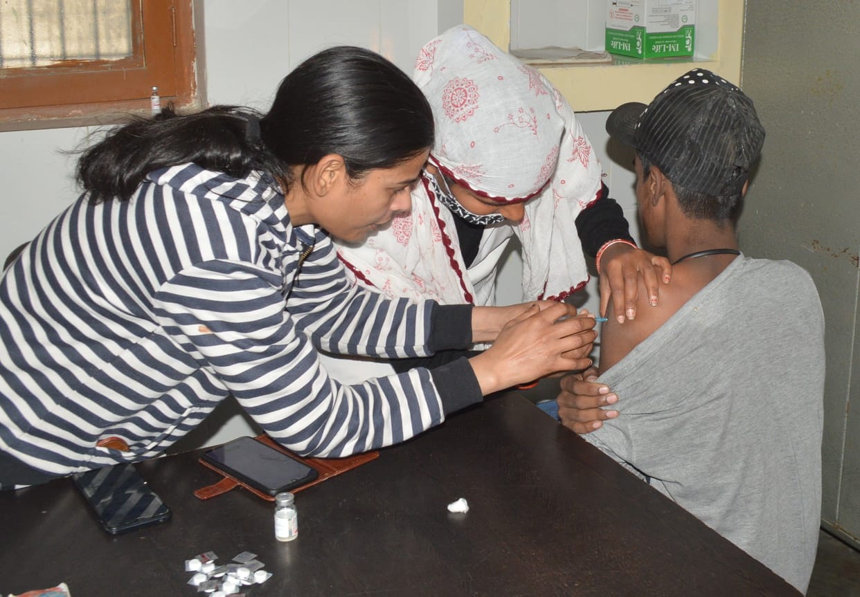 Hathras: Every day more than 1800 people are being investigated for corona