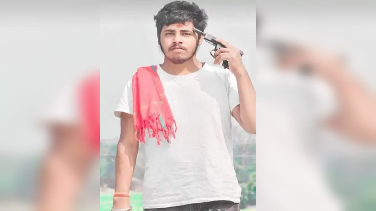 Photo of young man holding gun on his forehead in Gorakhpur