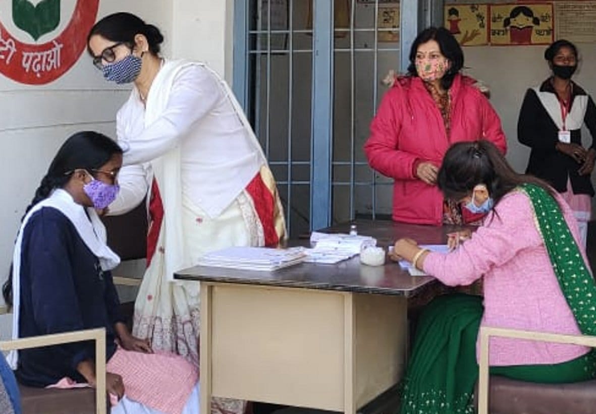 8537 people got corona vaccine at 158 ??centers