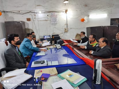 up election 2022: Nadeem Javed in Jaunpur on the last day of nomination, 94 including former minister Jagdish Narayan Rai filled the form