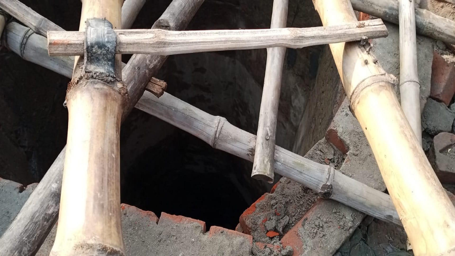 Kushinagar Well Incident Slabs were laid on the well about 10 years ago