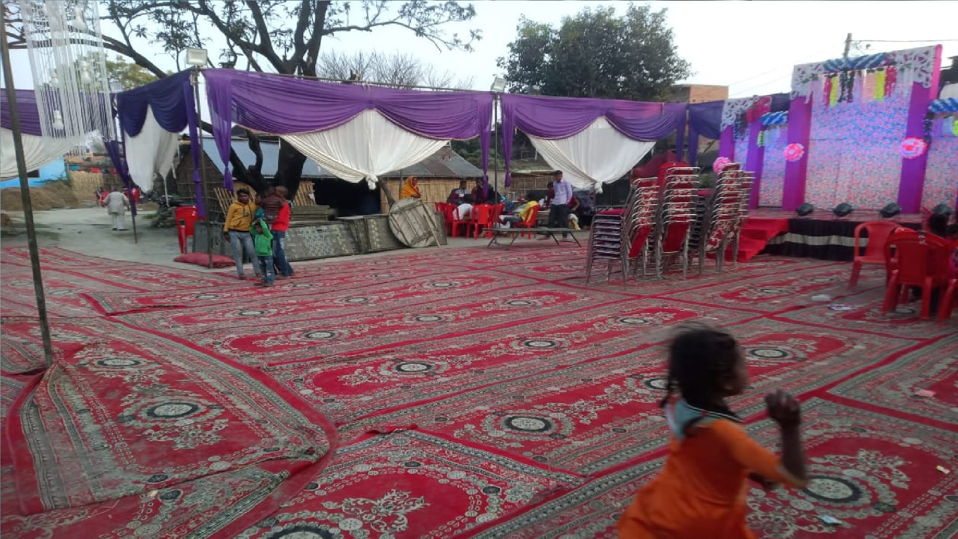 Kushinagar Well Incident 13 Women Died Slab Broken During Haldi Ceremony people close NH 28 People are immersed in sorrow