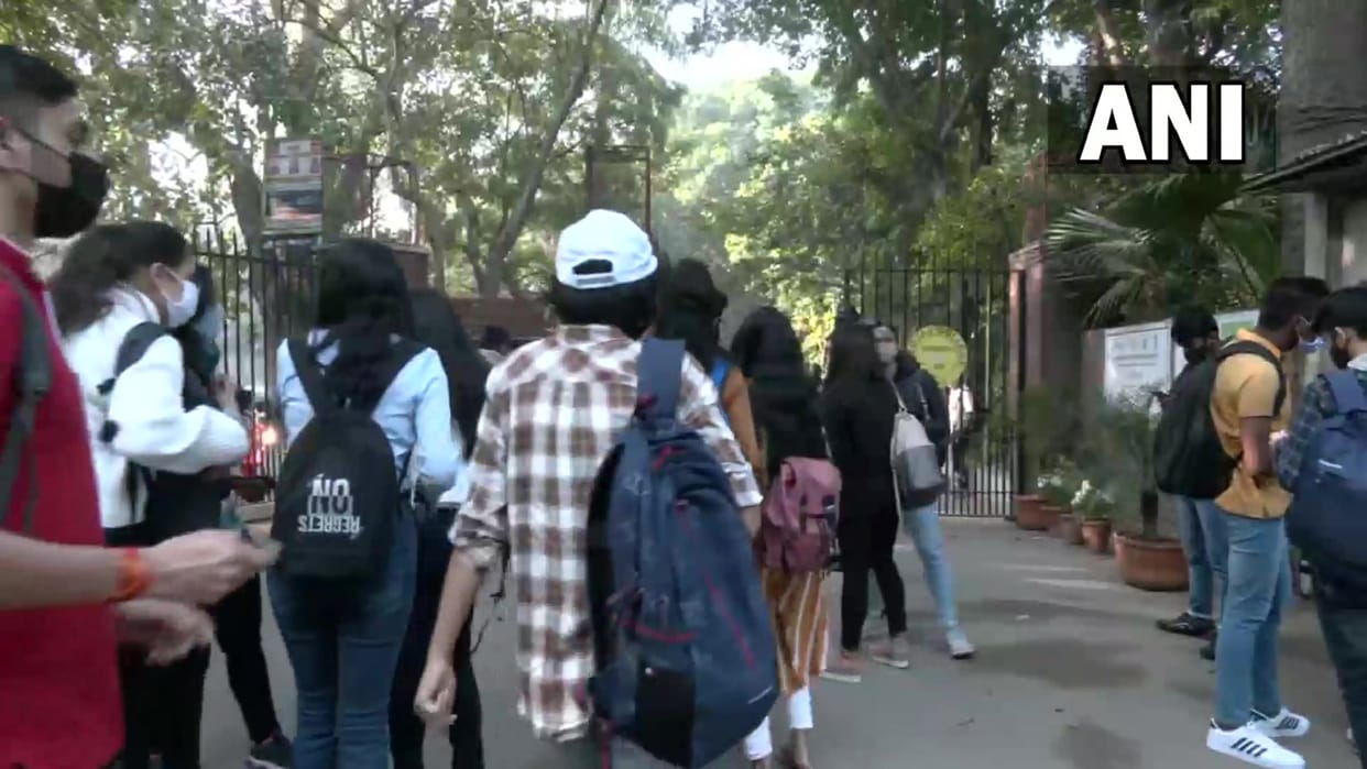 colleges open for undergraduate and postgraduate MPhil PhD in delhi university from thursday