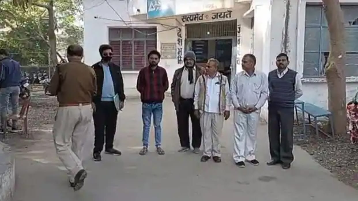 Madhya Pradesh: Examination started, teachers were placed under house arrest in Bhind, examination held under Corona guidelines in Chhatarpur