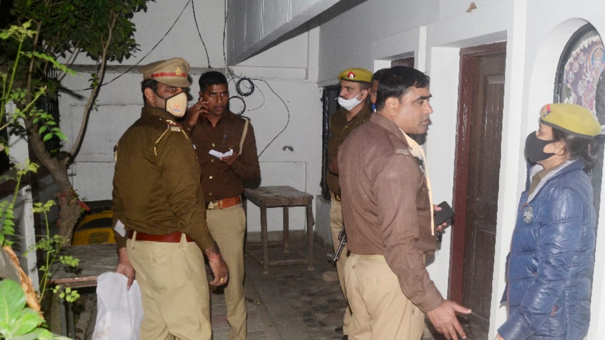 Lucknow: Retired chief manager of SBI murdered with a sharp weapon, looted