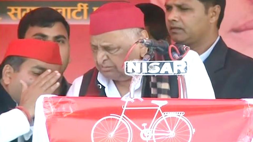 Mulayam Singh Yadav forgot to appeal to make Akhilesh Yadav win in Karhal Rally