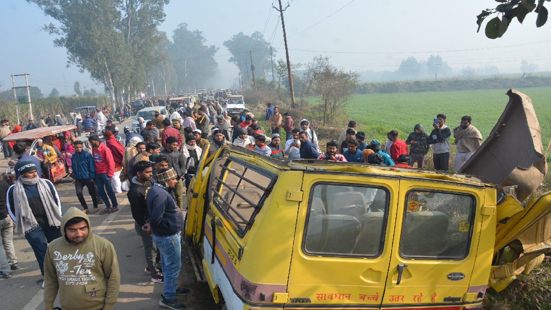 School bus accident in Muzaffarnagar: Brother sister have died many students injured in road accident
