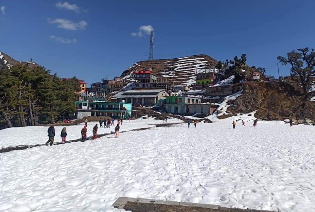 school reopen in himachal students reach schools by walking on snow covered path in sirmour and shimla