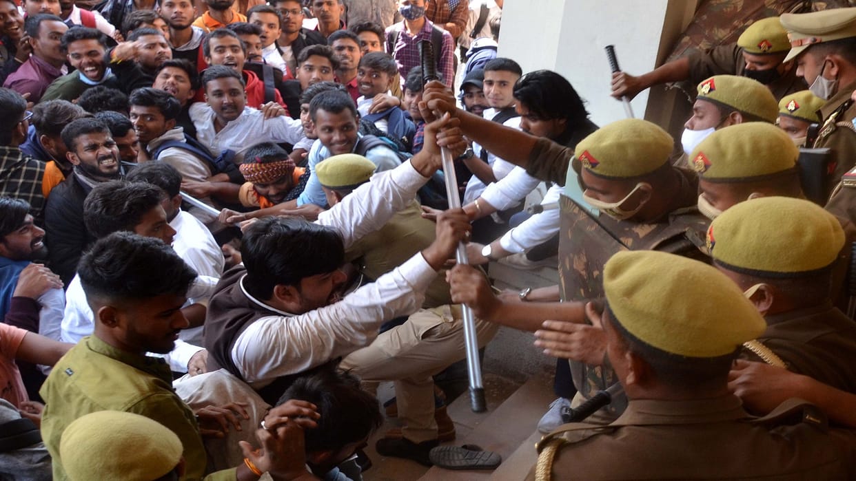 online examination in allahabad university scuffle with police