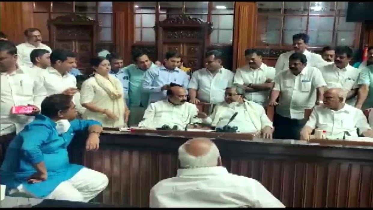 After statement of saffron flag, Karnataka Congress MLAs will protest in assembly overnight