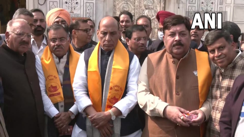 Defence Minister Rajnath Singh visited Durgiana Temple and Golden Temple in Amritsar