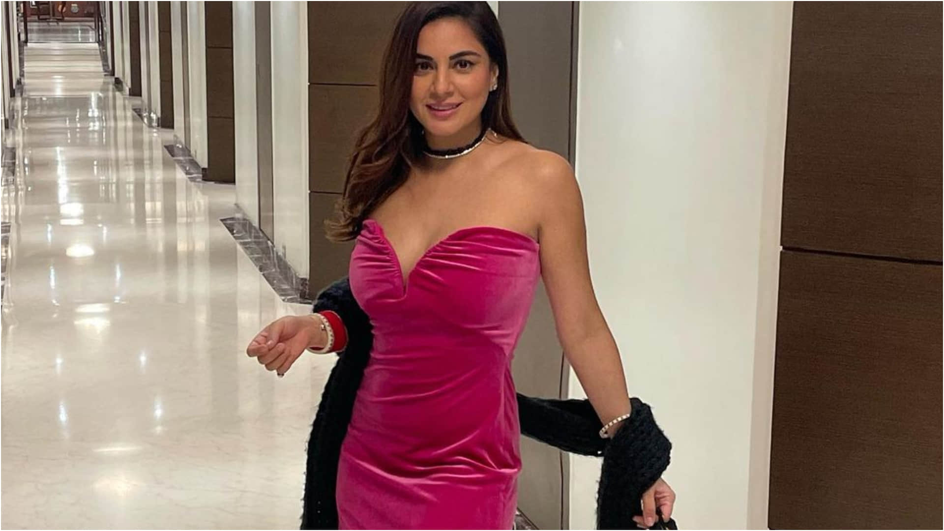shraddha arya pink strapless dress for valentine day with hubby