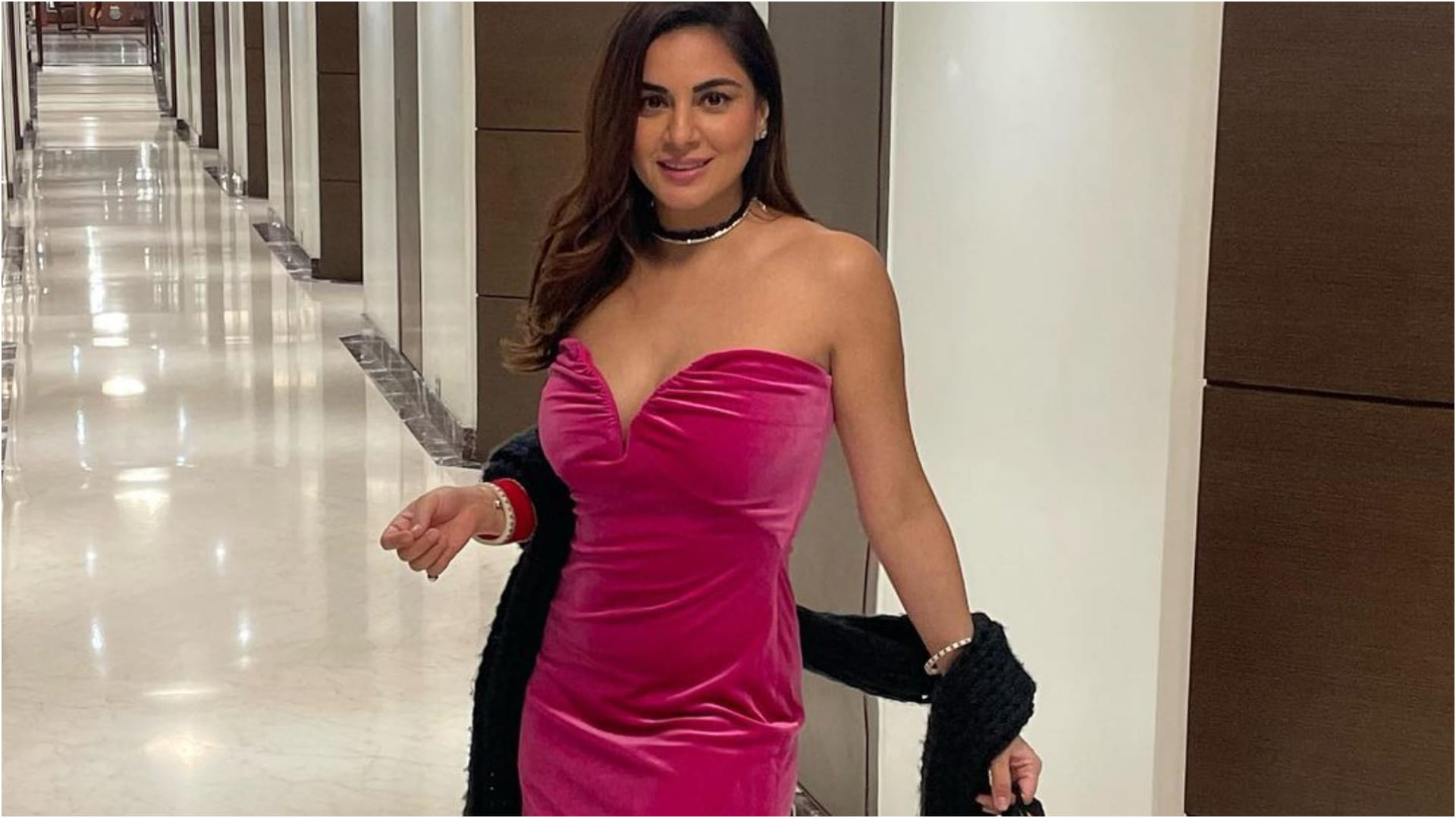 shraddha arya pink strapless dress for valentine day with hubby