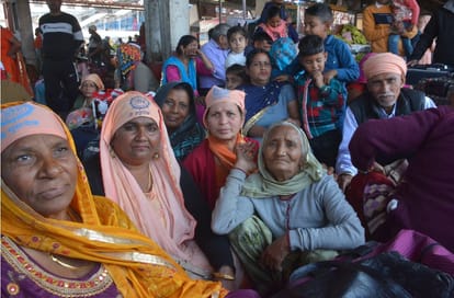 Sant Niranjan Das left for Punjab with Sangat with the blessings of Guru's feet from the birthplace of Sant Ravidas