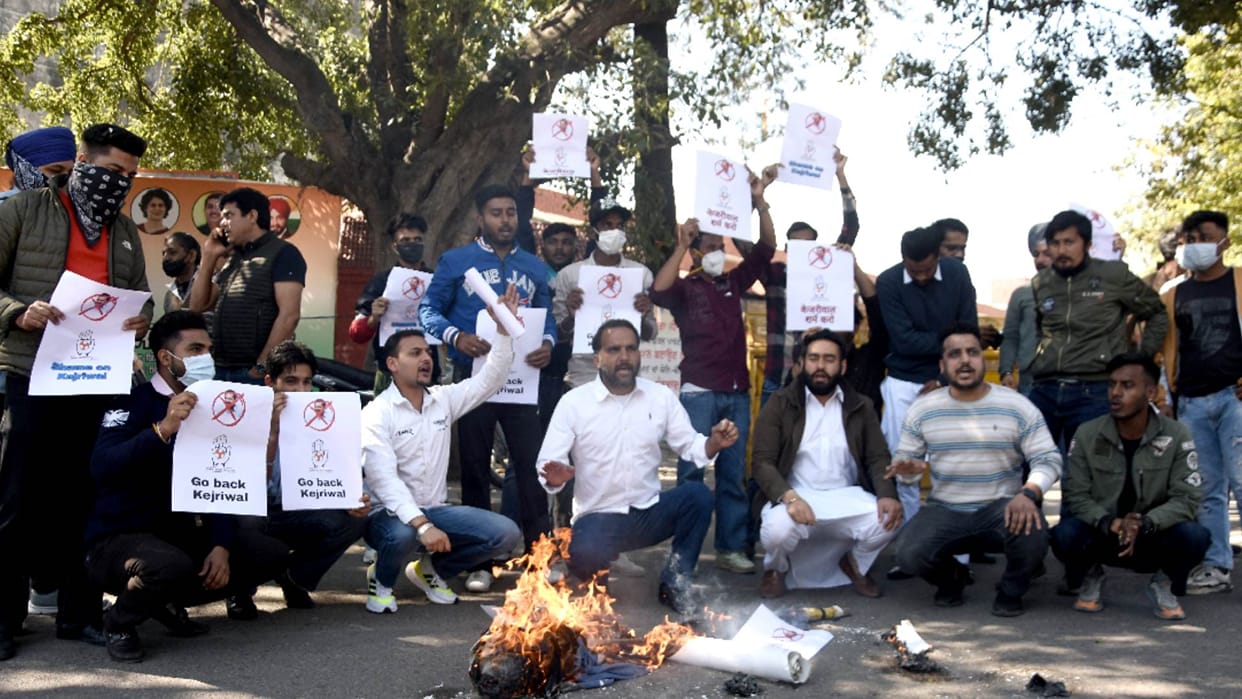Youth Congress burns effigy of Arvind Kejriwal in Chandigarh