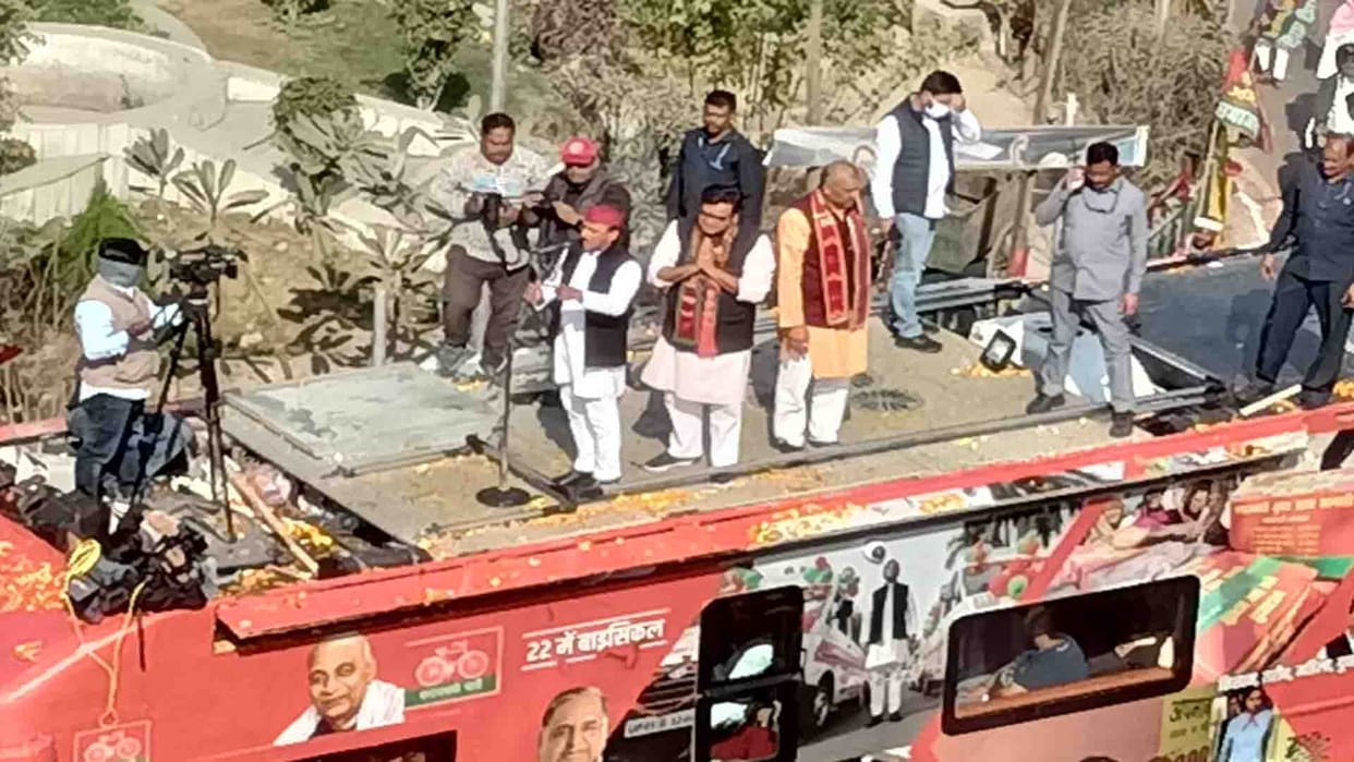 up election 2022, akhilesh yadav road show in kanpur