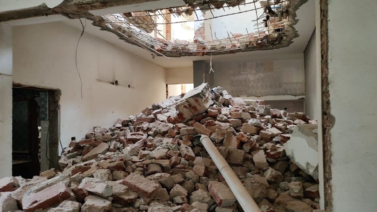 Major accident happened during house demolition two laborers injured due to wall collapse one in critical condition