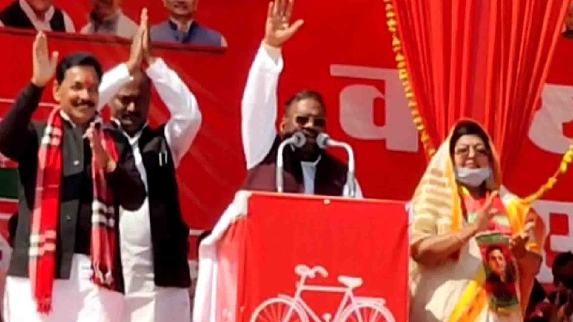Swami Prasad Maurya May lose from Fazilnagar Swami gets 31 to 35 percent votes in exit poll