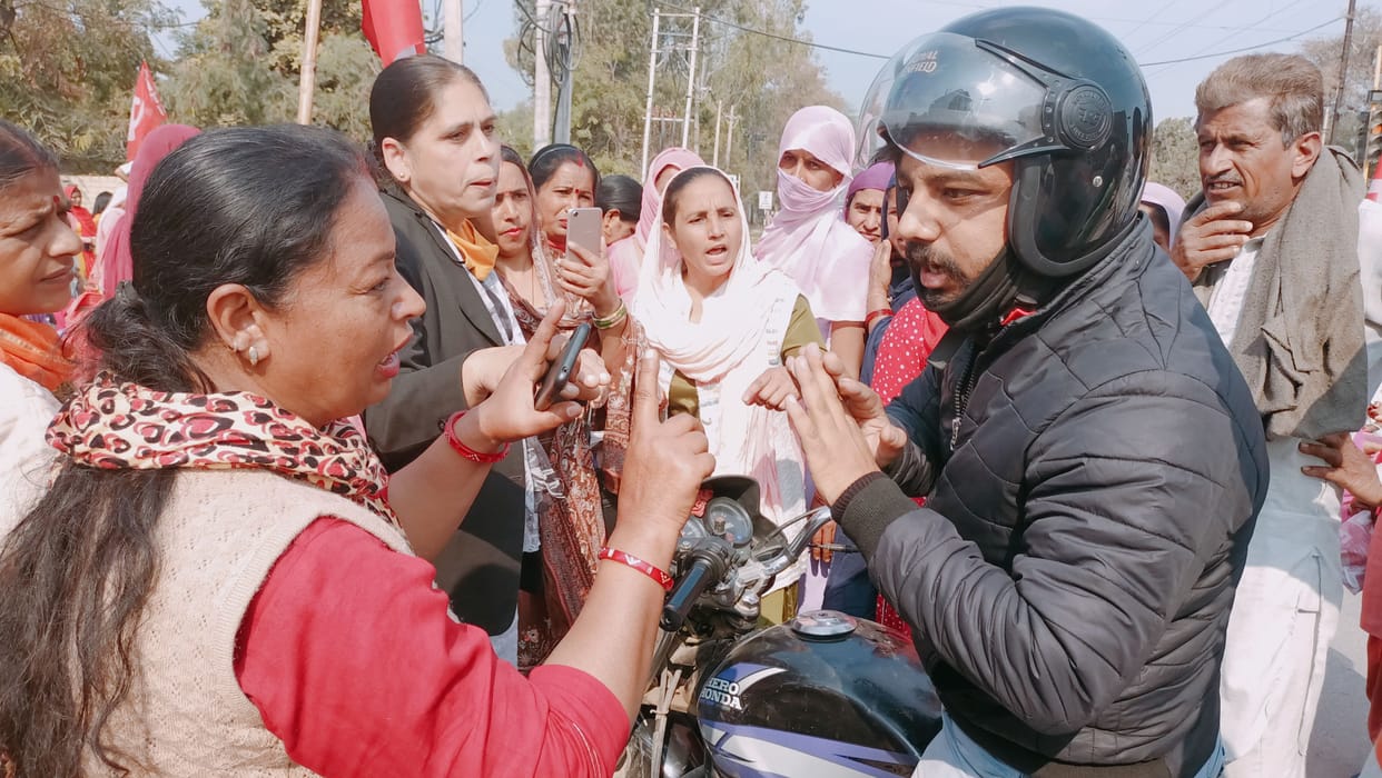 Anganwadi workers jammed Bhuman Shah Chowk