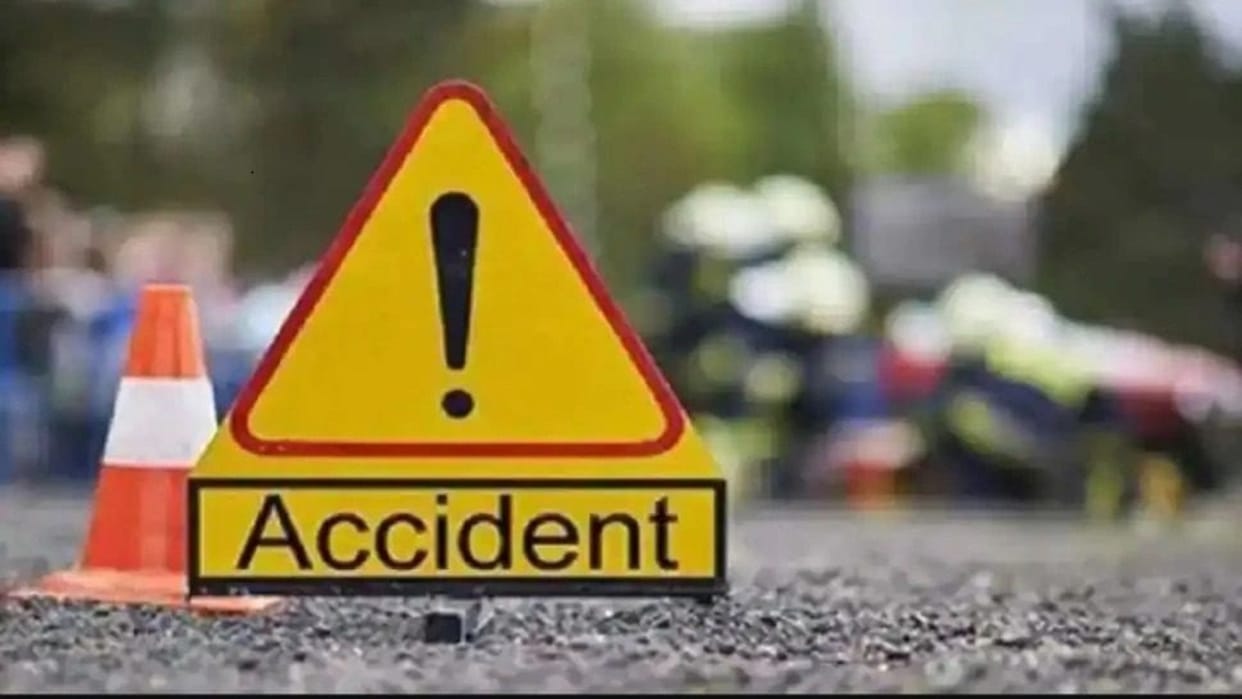 Accident in buxer Six killed in bus-Scorpio collision