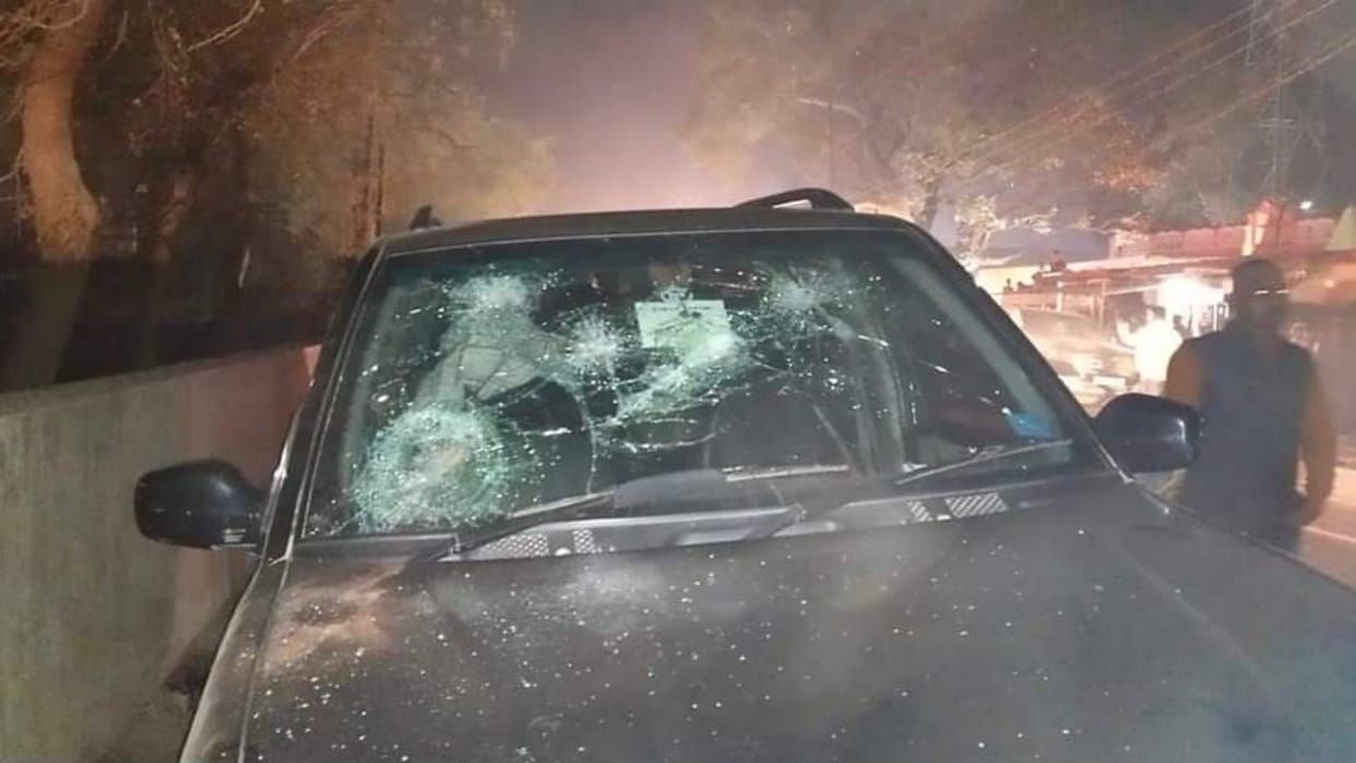 Ayodhya gosaiganj SP BJP supporters clash abhay sing and vikas singh supporters firing and stone pelting
