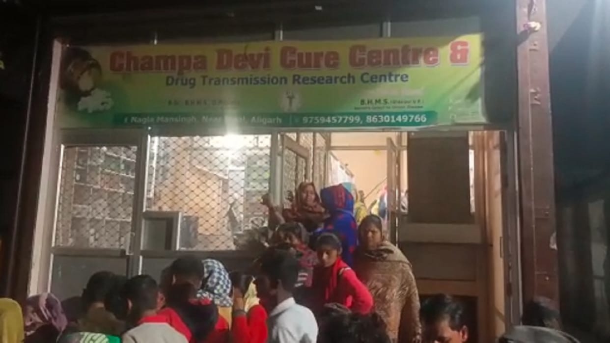 Aligarh: Doctor committed suicide by hanging himself in the clinic used to have a rift with his wife
