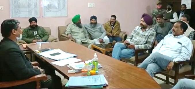 Farmers got angry because mill is not running properly.