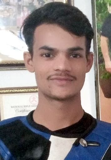 Manoj of Vardhman College won gold medal in Air Rifle