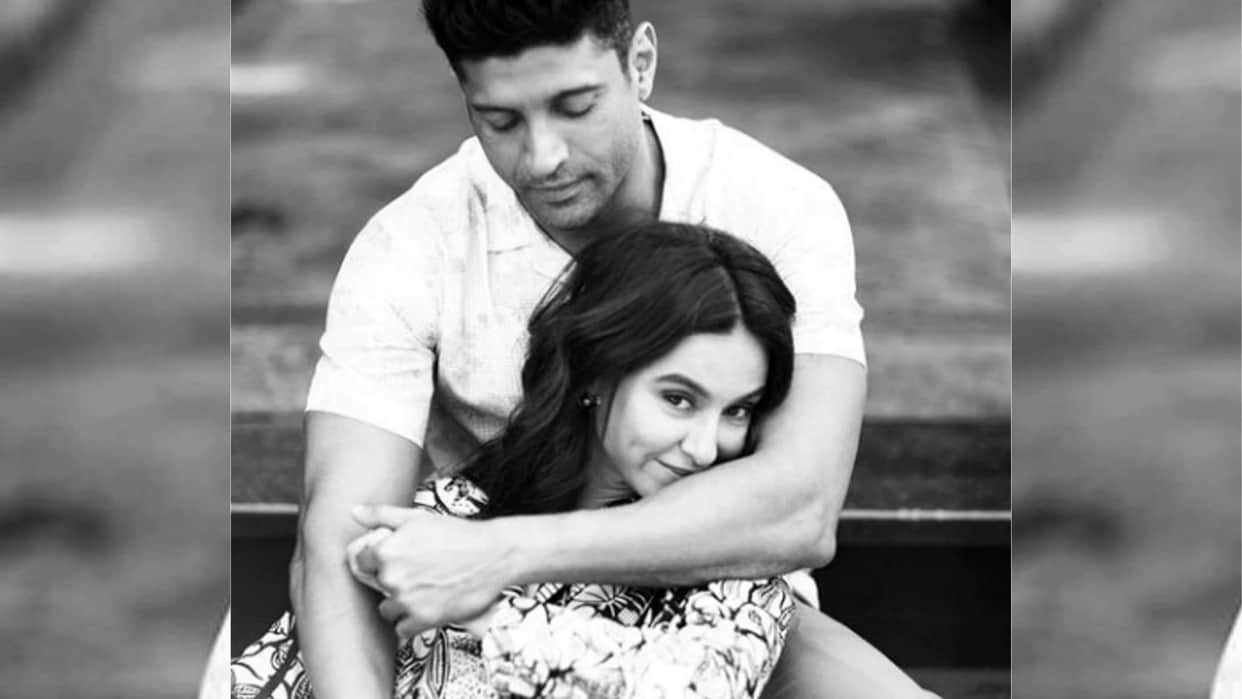 farhan akhtar shibani dandekar wedding know actors affair with first wife adhuna bhabani and net worth