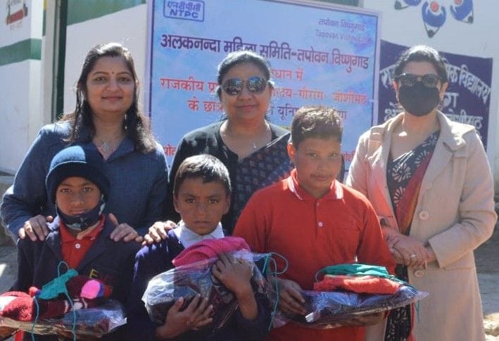 NTPC's women committee distributed clothes to students
