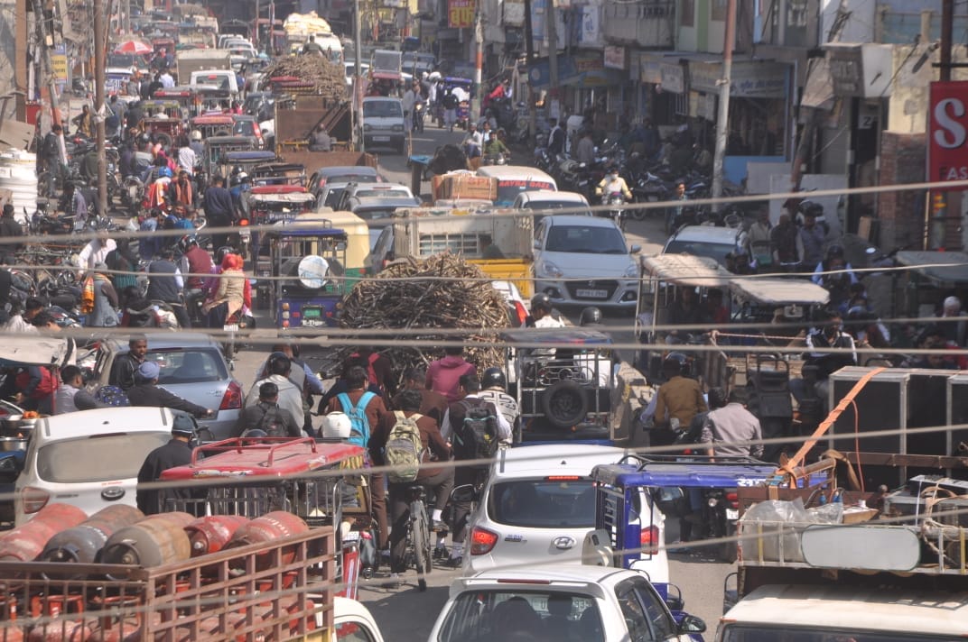 City jam due to e-rickshaw, people upset