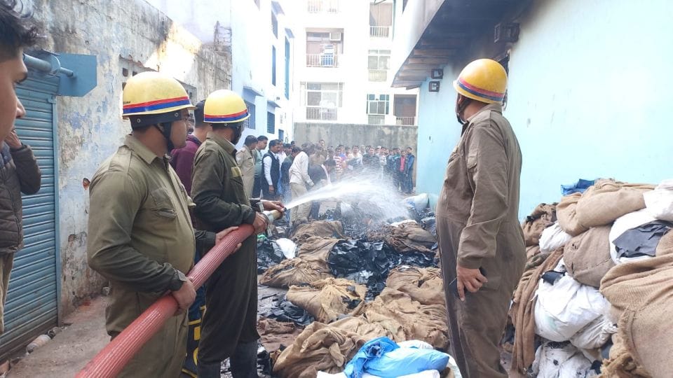 Fierce fire broke out in five-storey shoe factory in agra