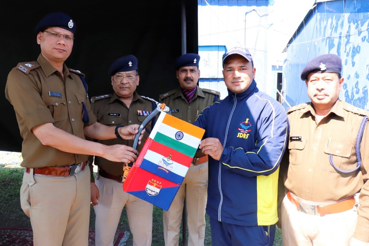 Uttarakhand: General SDRF flag off to conquer the highest peak of the continent of Africa
