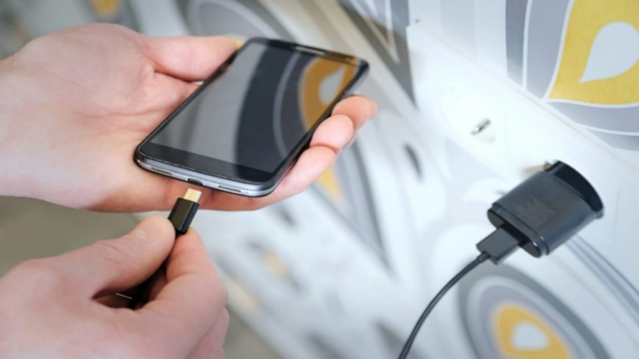 Smartphone Charging Tips Keep These things in mind while charging smartphones