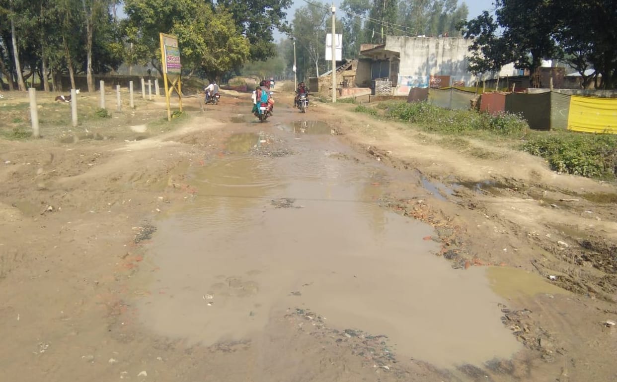 Waterlogging on the road, a challenge for the candidates
