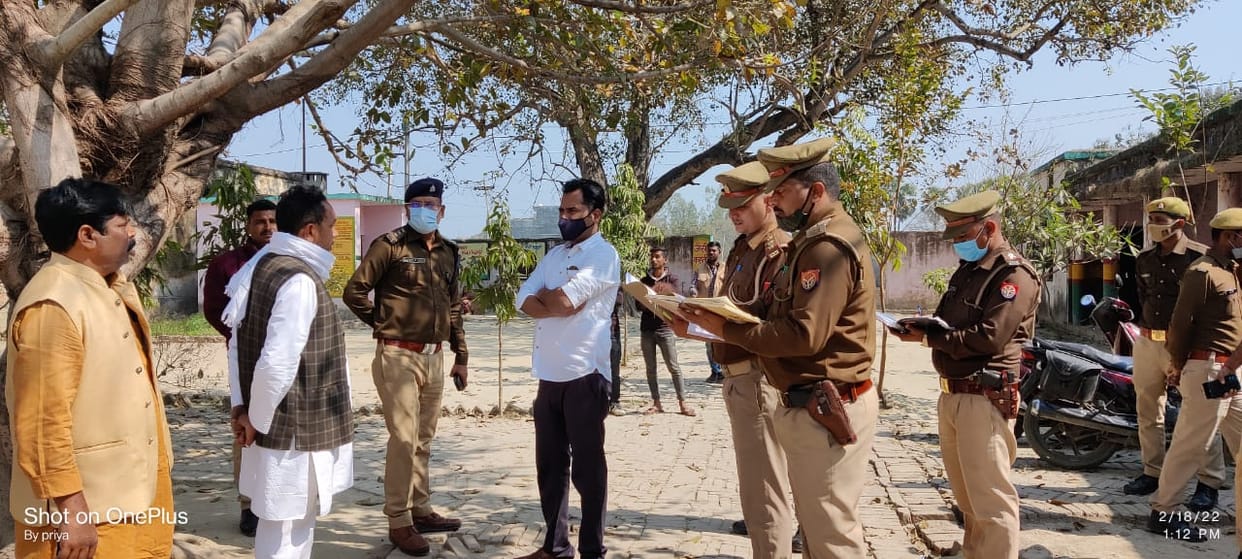 chunaav aayog ke paryavekshak ne kiya matadaan kendron ka nireekshan