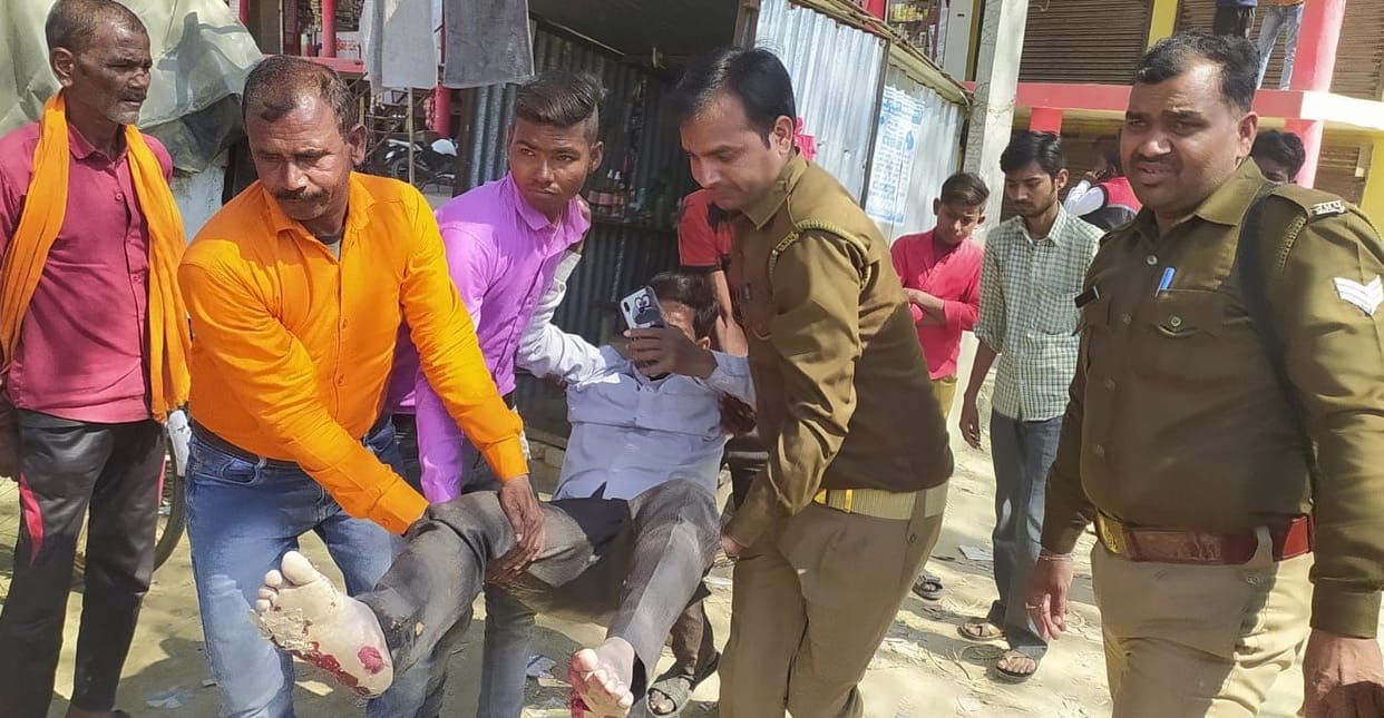 fathepur news,Uncle dies, nephew injured in truck collision