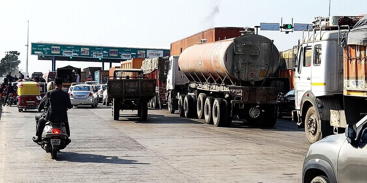Traffic jam remained at Tundla toll plaza throughout the day