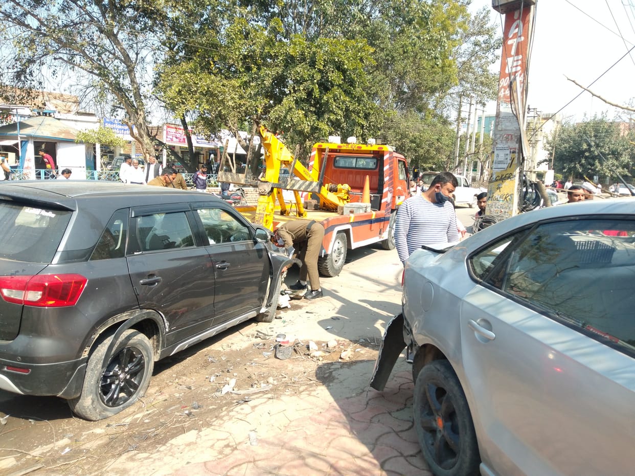 The speeding car first hit the e-rickshaw and then the parked car