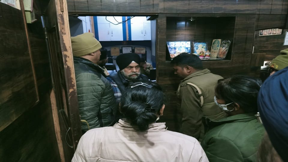 dead body of a man found naked in bathroom of libra hotel meerut